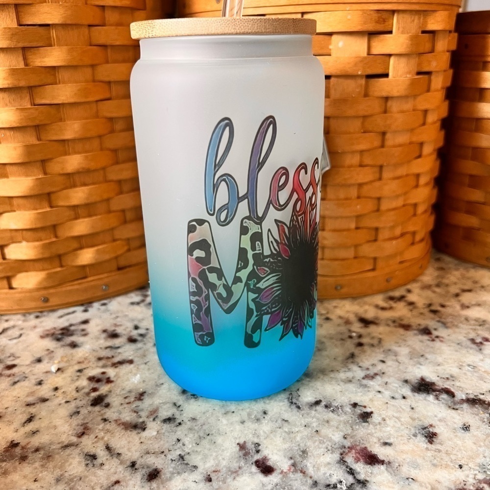 16 oz glass drinking glass with bamboo lid and straw. - Picture 2 of 3
